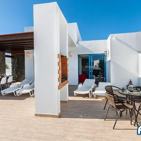 Βίλα Lovely 3-bed With Studio In Playa Blanca *