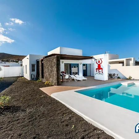 Lovely 3-bed With Studio In Playa Blanca Βίλα