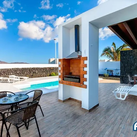 Βίλα Lovely 3-bed With Studio In Playa Blanca