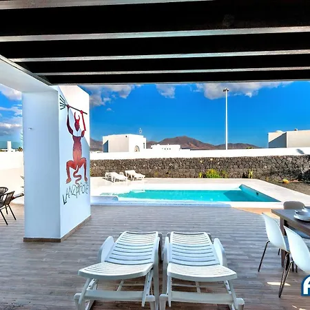 Lovely 3-bed With Studio In Playa Blanca Πλάγια Μπλάνκα