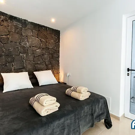 Lovely 3-bed With Studio In Playa Blanca Βίλα *