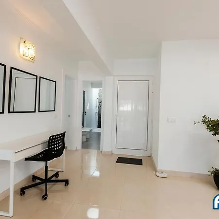 Lovely 3-bed With Studio In Playa Blanca Βίλα